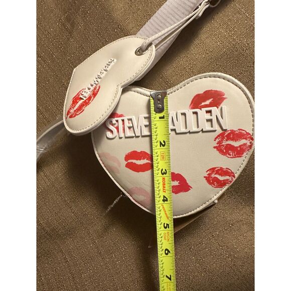 NWT Steve Madden Brosi Valentines Kiss Chalk Cross Body  Limited Edition - Picture 7 of 8
